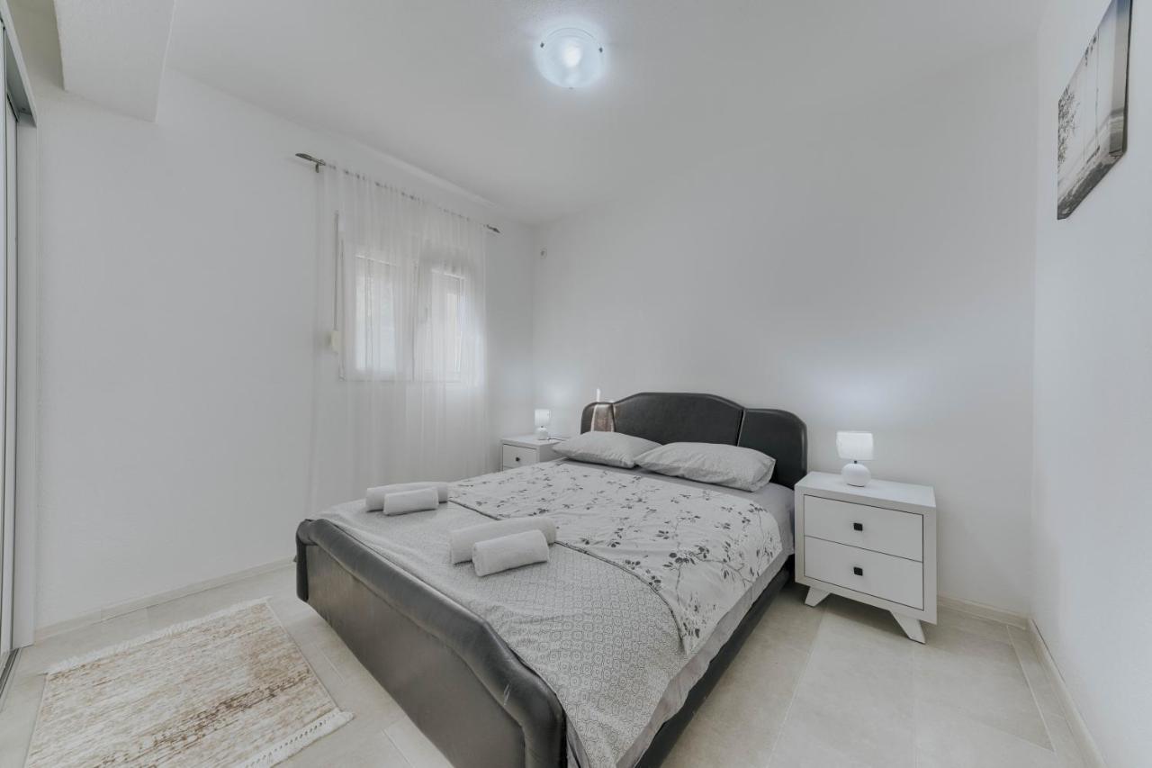 Apartmani Vittoria Бар Екстериор снимка