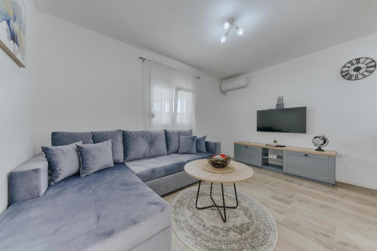 Apartmani Vittoria Бар Екстериор снимка