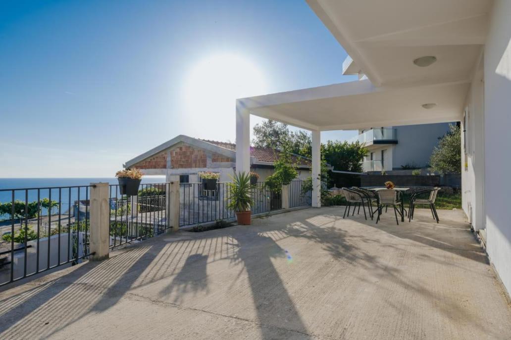 Apartmani Vittoria Бар Екстериор снимка
