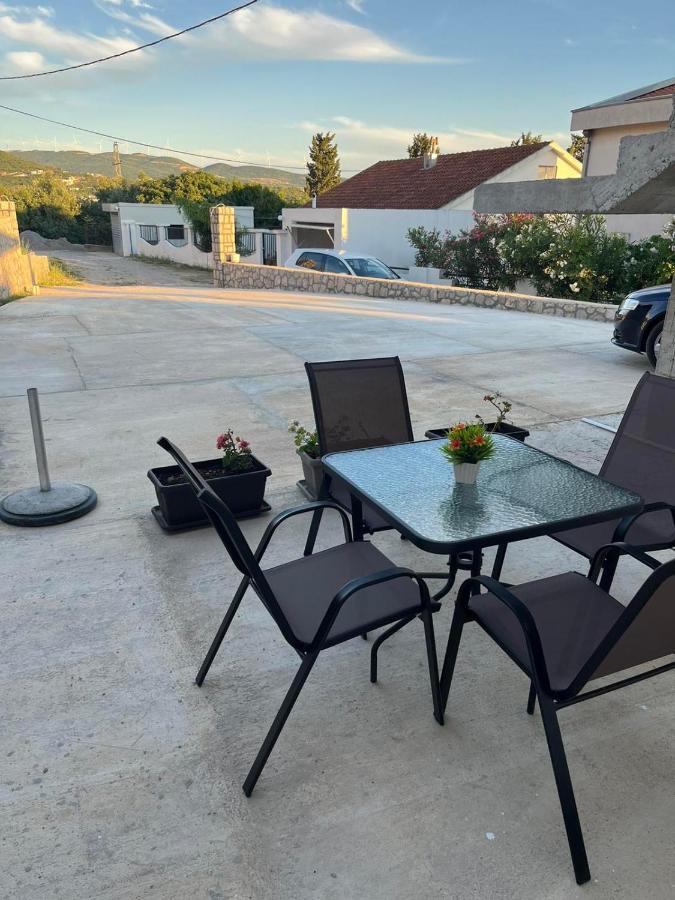 Apartmani Vittoria Бар Екстериор снимка