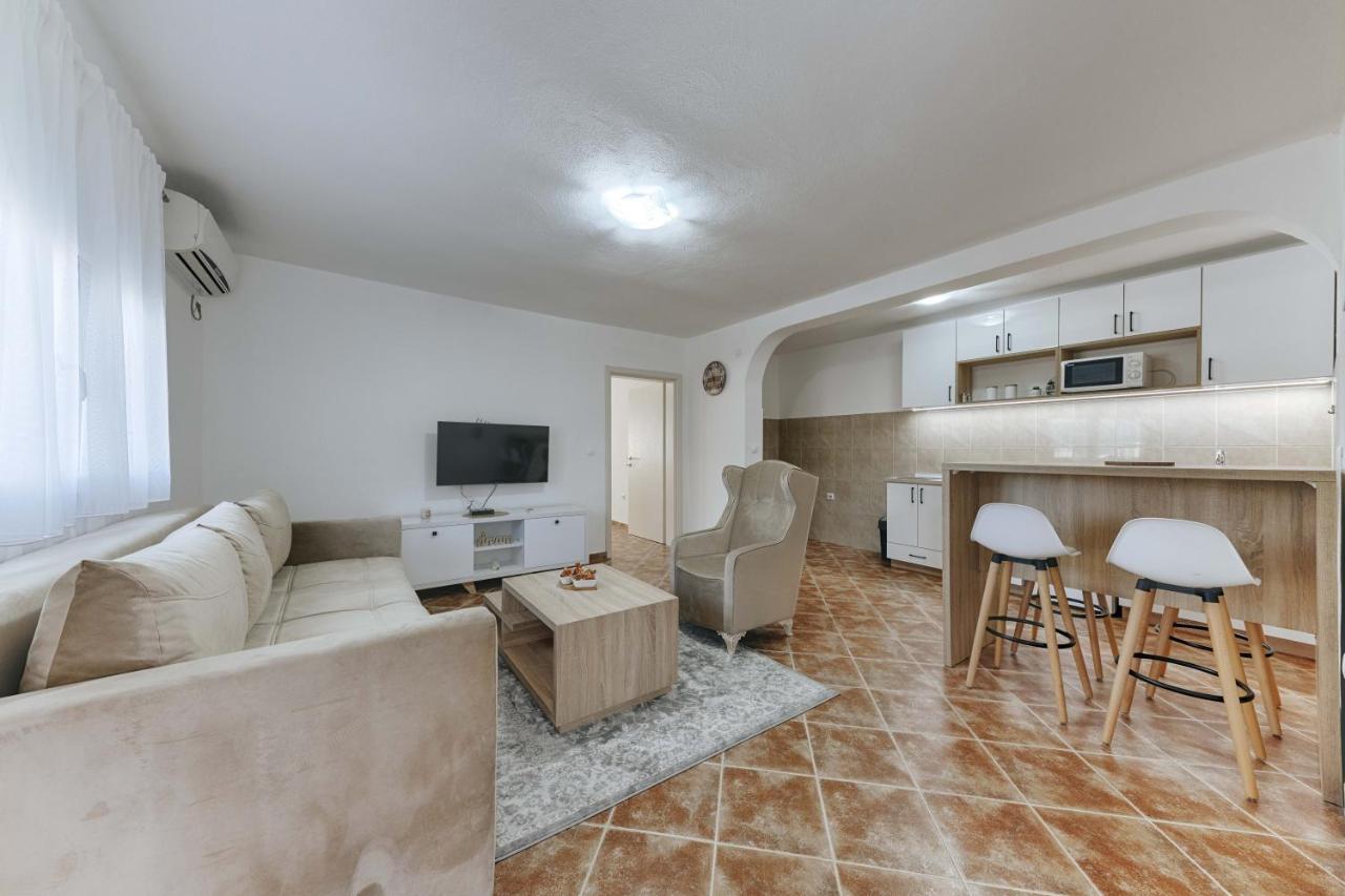 Apartmani Vittoria Бар Екстериор снимка