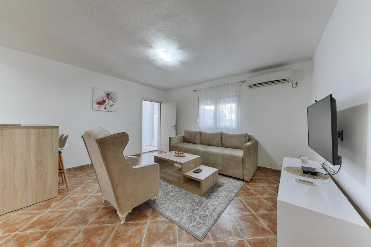 Apartmani Vittoria Бар Екстериор снимка